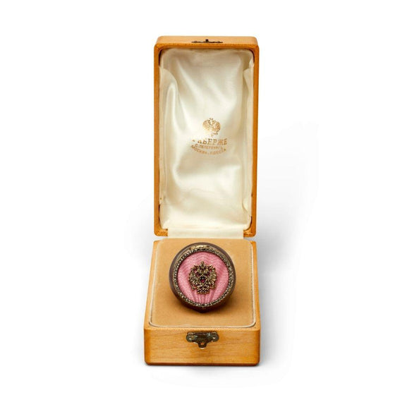 An Agate, 14K Gold, Guilloché Enamel, Carved Shell-Form Box in the Manner of Fabergé